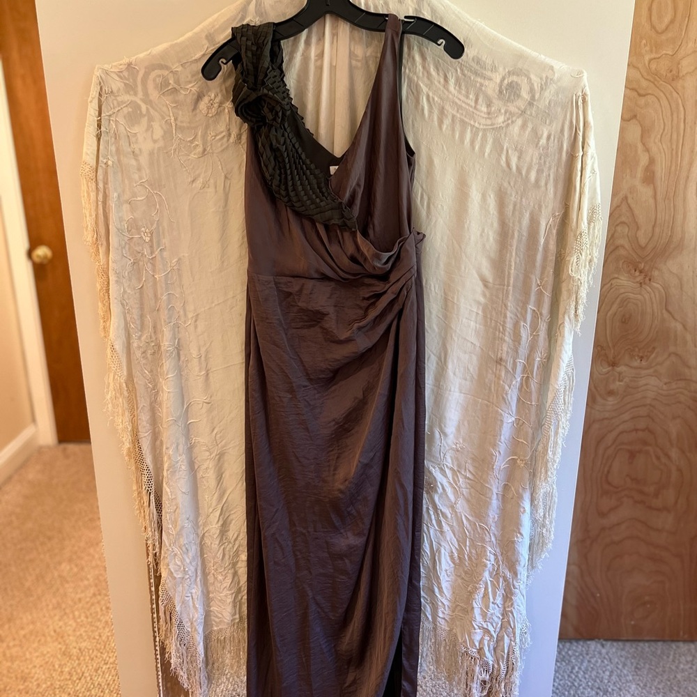 Elegant evening dress by Hoss, perfect for a fall wedding! EU40, US 8-10.